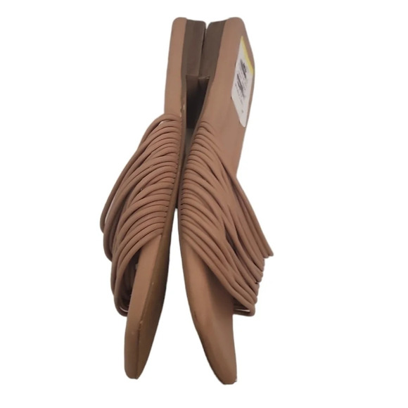 Marc Fisher Women's Maddie Flat Sandal - Picture 5 of 9